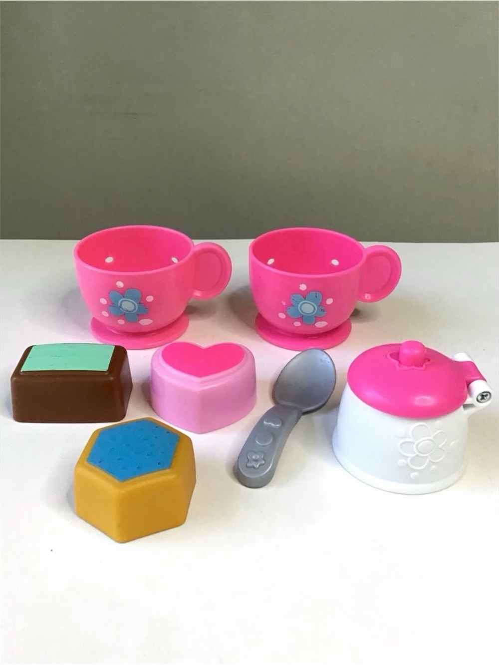 Fisher Price Sweet Manners Tea Set 7 Pieces Cups Sugar Bowl Shape Treats Spoon